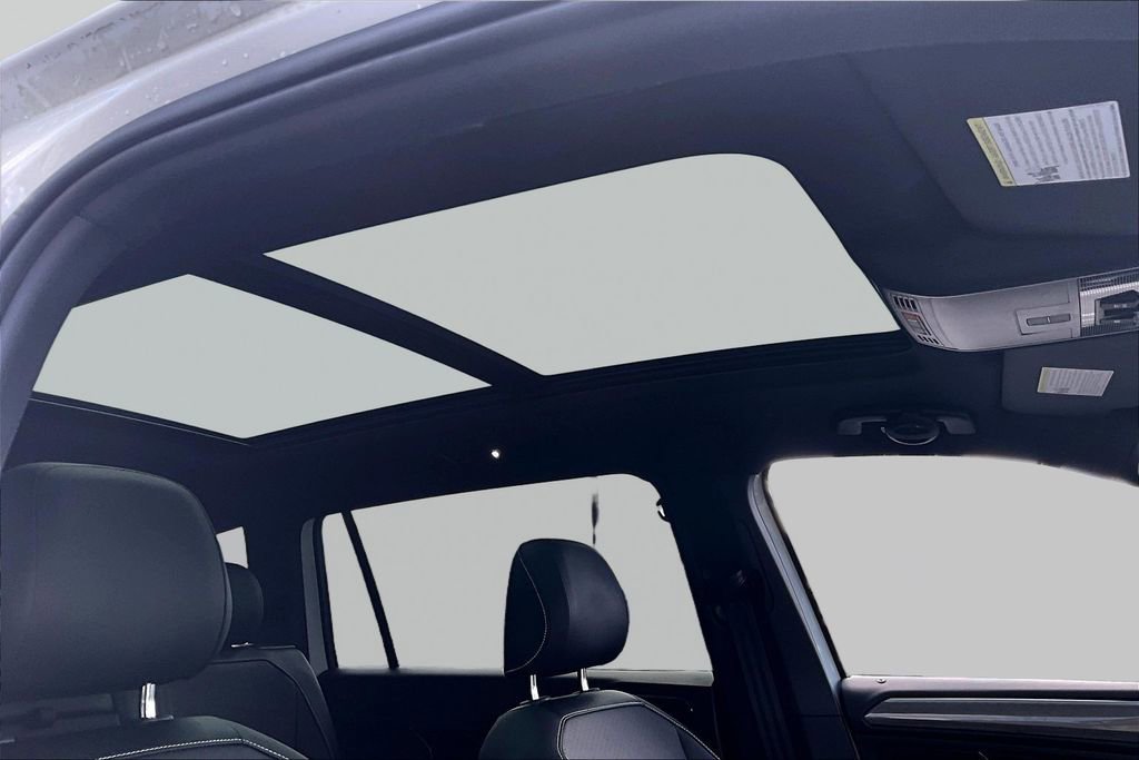 Used 2022 Volkswagen Tiguan SE R-Line image 27