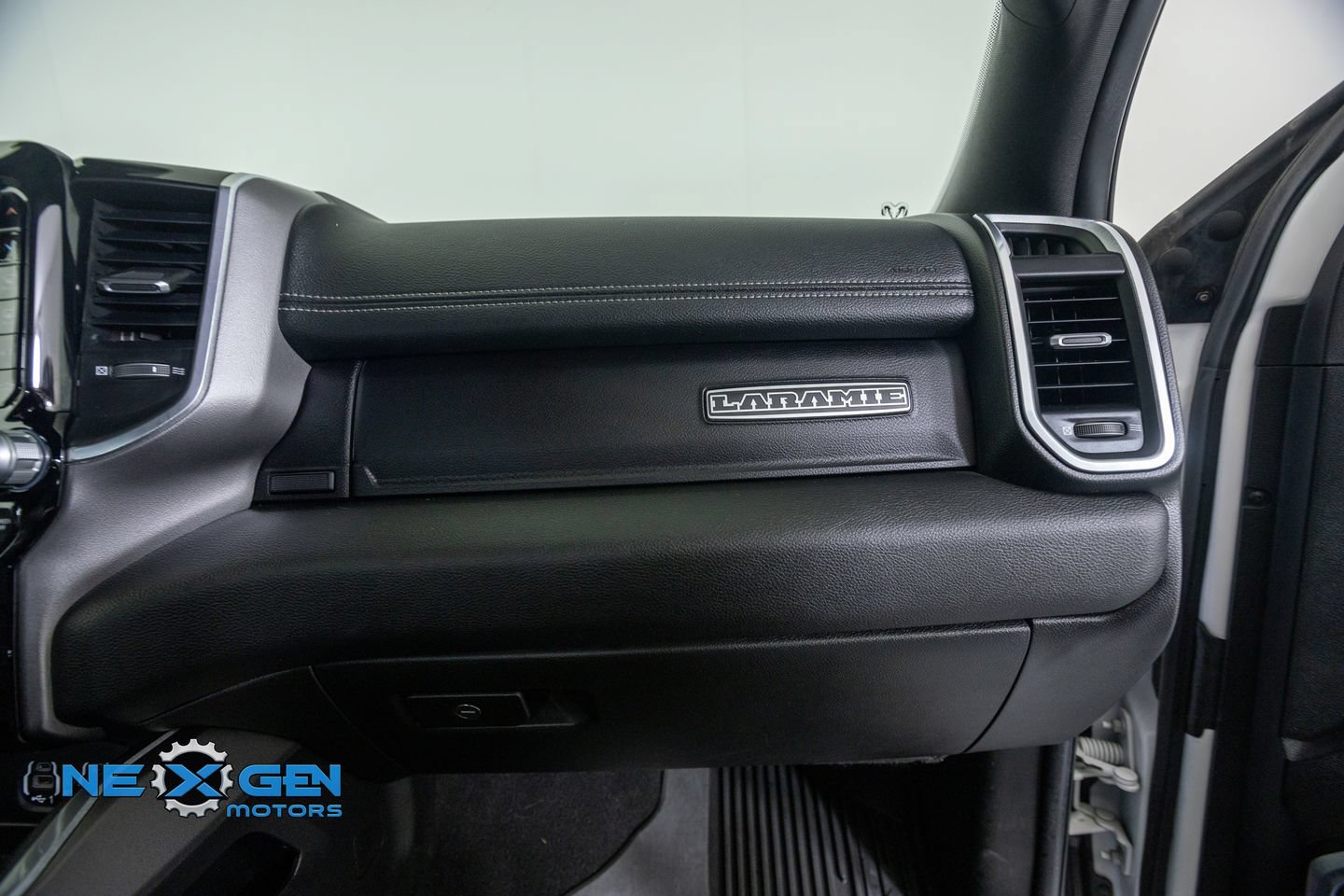Used 2021 RAM 3500 Laramie AWD/4WD image 47