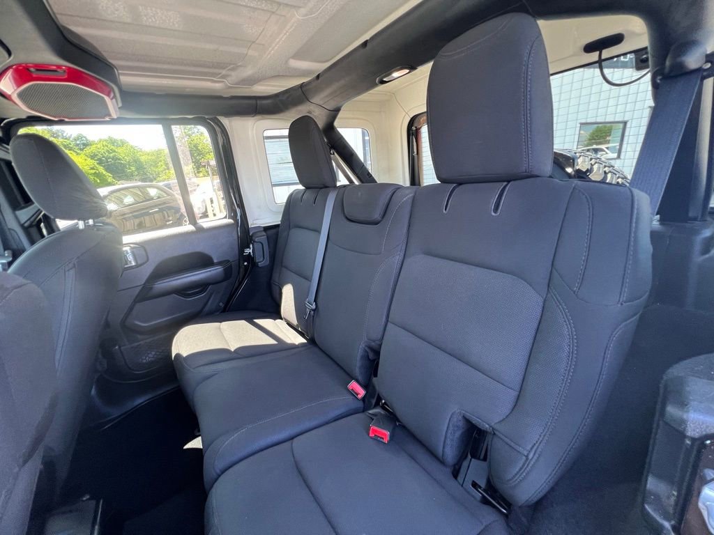 Used 2019 Jeep Wrangler Unlimited Sahara AWD/4WD image 14