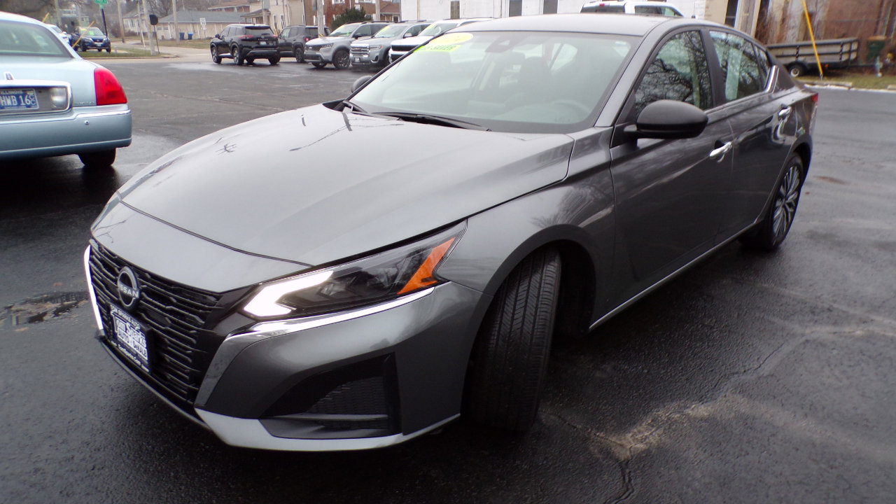 Used 2024 Nissan Altima 2.5 SV image 3