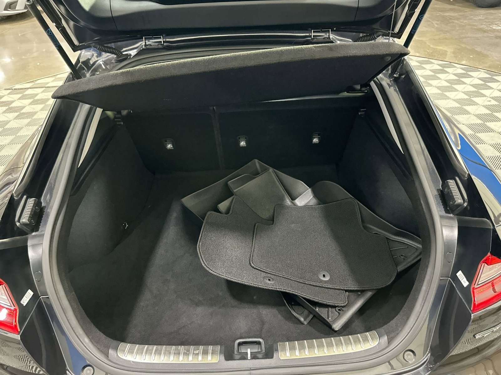 Used 2019 Kia Stinger Premium image 33