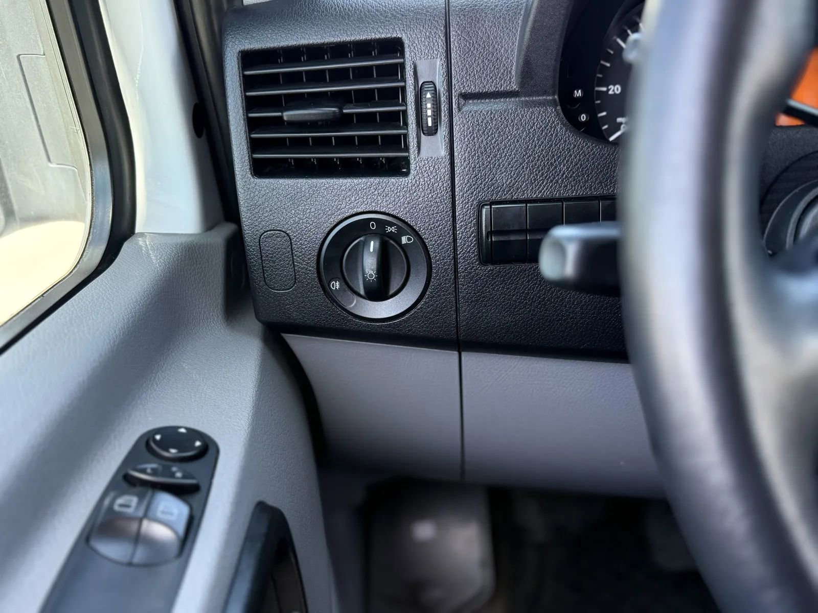 Used 2014 Mercedes-Benz Sprinter 2500 image 16