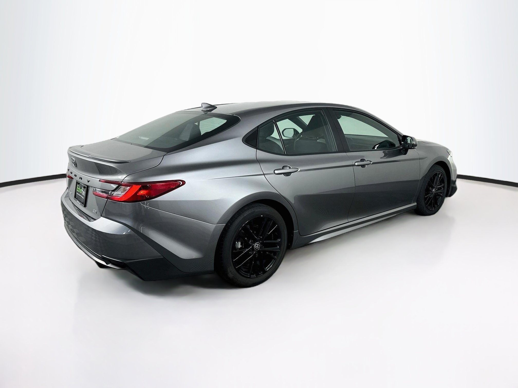 Used 2025 Toyota Camry SE FWD image 9