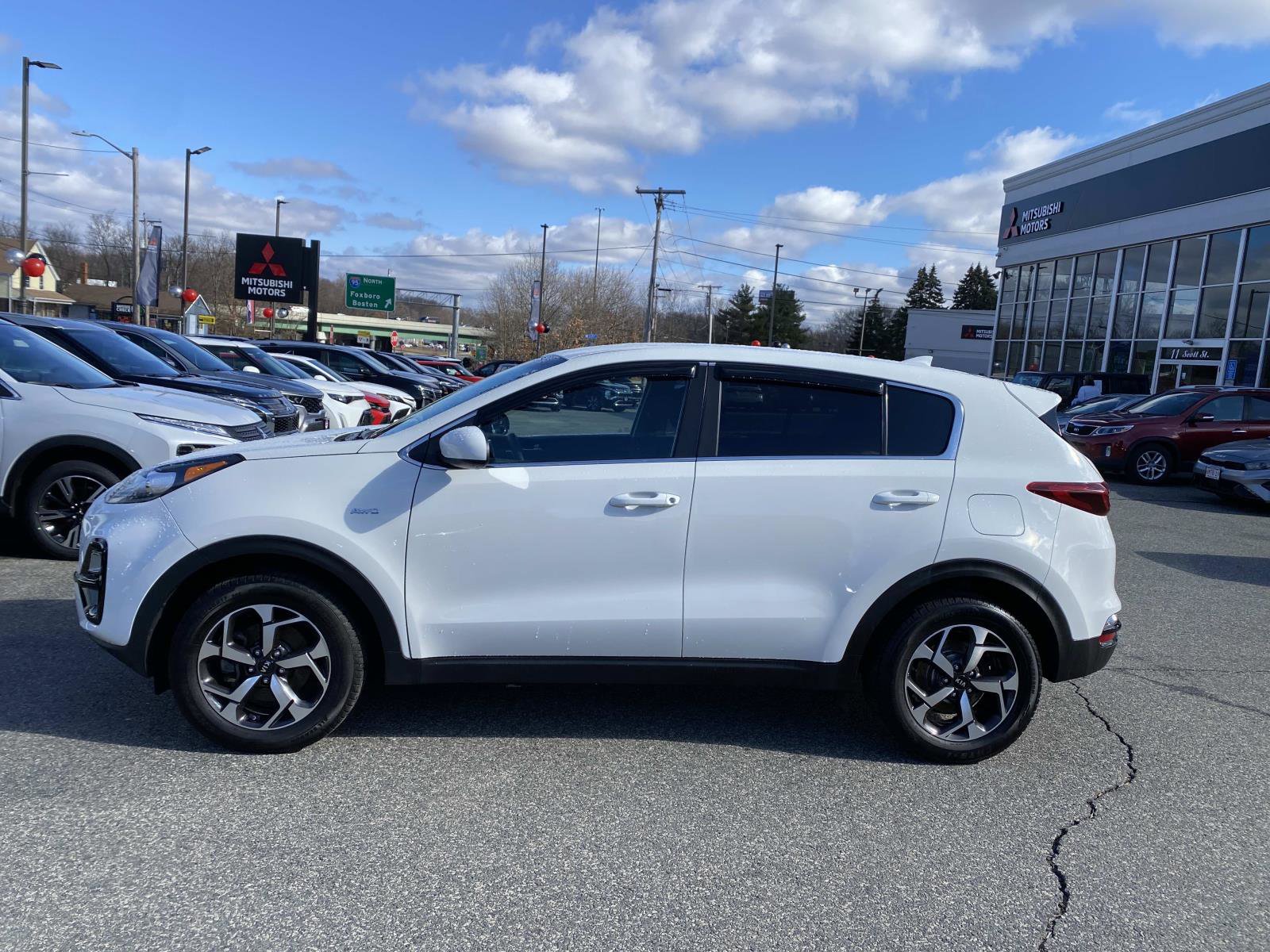 Used 2020 Kia Sportage LX image 2