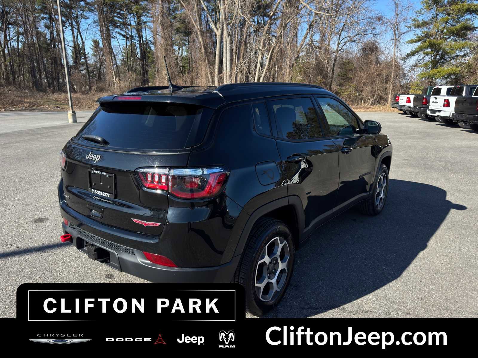 Used 2022 Jeep Compass Trailhawk w/ Trailhawk Convenience Group AWD/4WD image 4