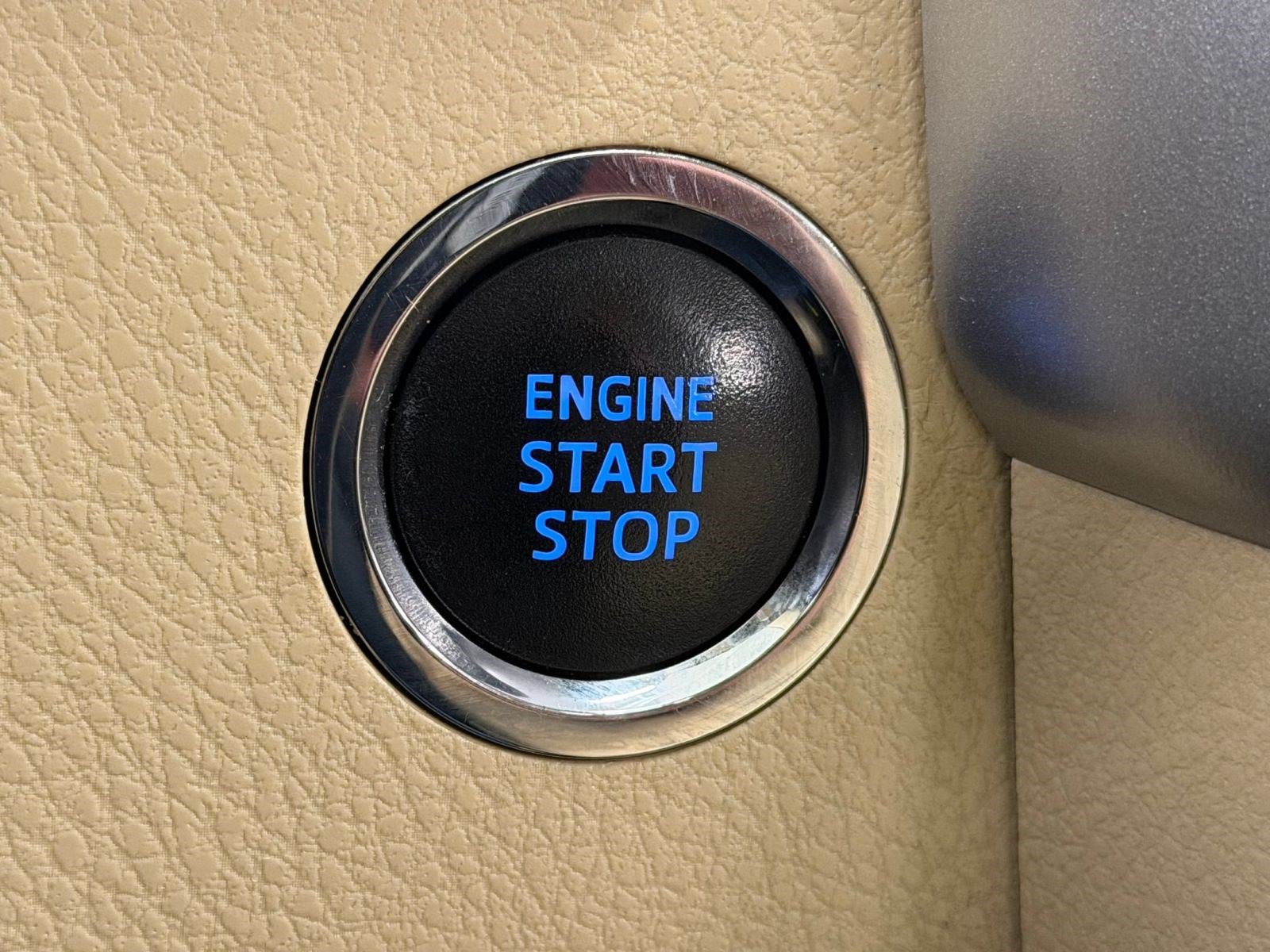 Used 2019 Toyota Highlander XLE AWD/4WD image 15
