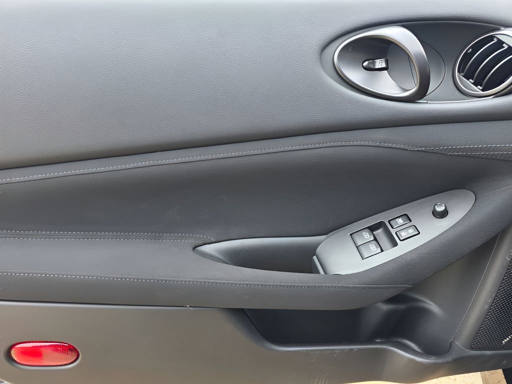 Used 2025 Nissan Z Sport w/ Floor Mat Package image 10