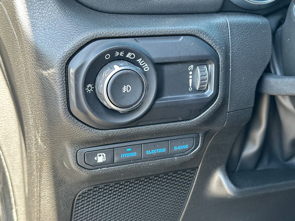 Used 2023 Jeep Wrangler Unlimited Sahara w/ Cold Weather Group AWD/4WD image 19