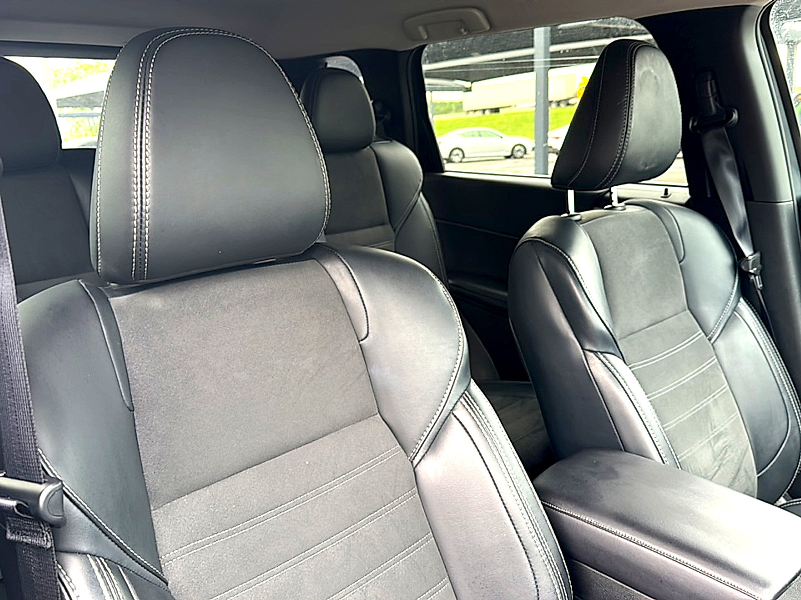 Used 2024 Mitsubishi Outlander SE FWD image 25