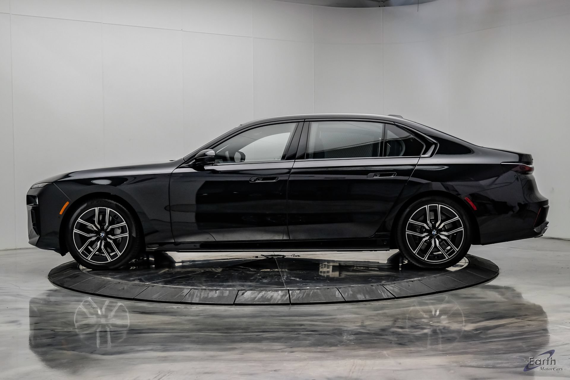 Used 2026 BMW 760i xDrive w/ Executive Package AWD/4WD image 7