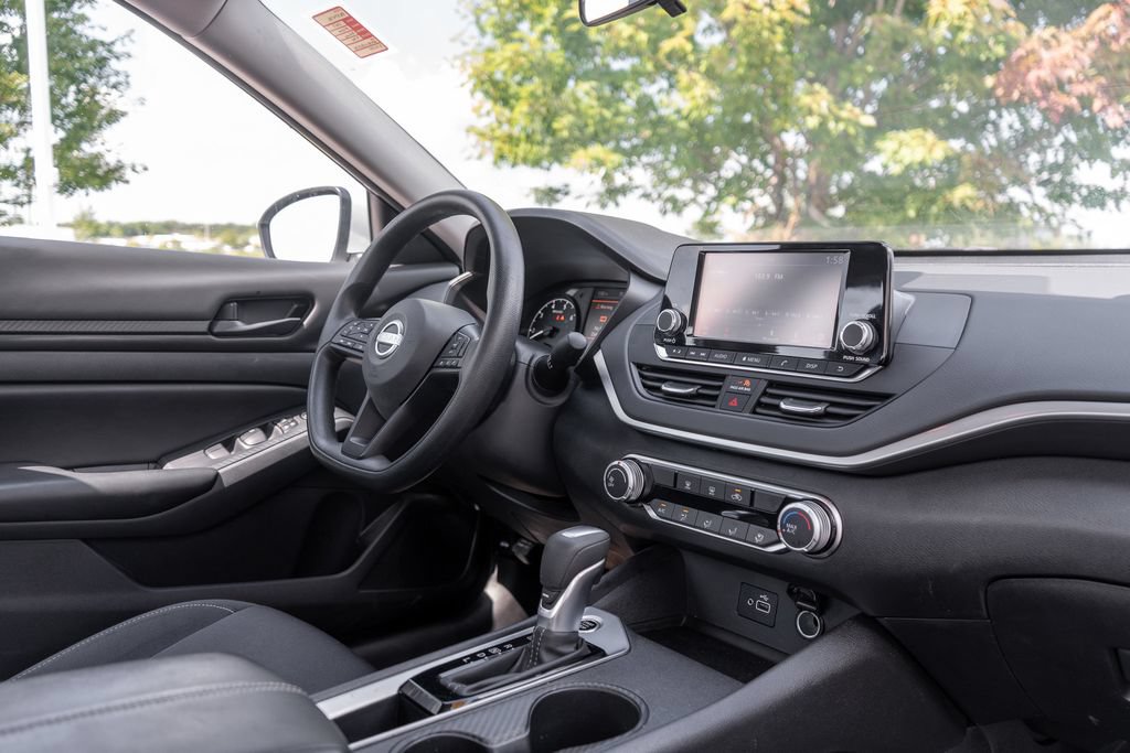 Used 2023 Nissan Altima 2.5 S FWD image 11