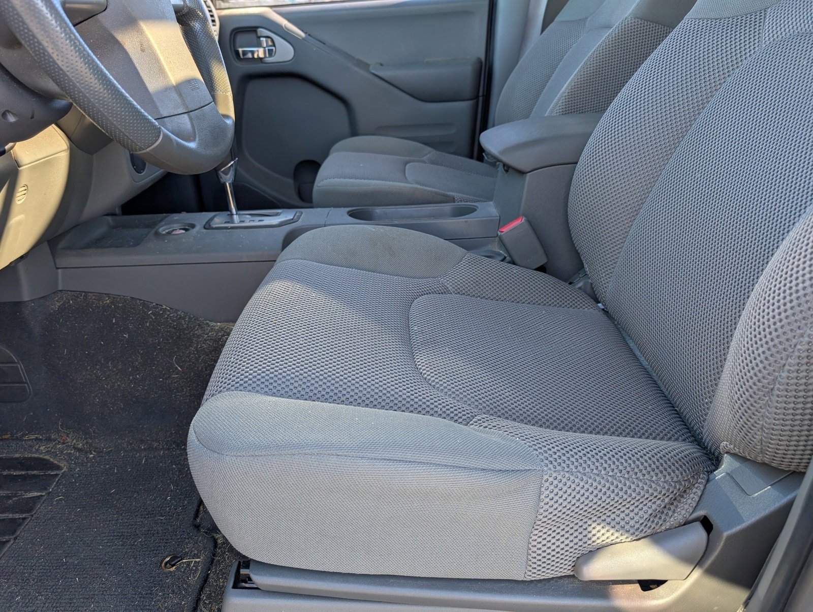 Used 2021 Nissan Frontier SV w/ Midnight Edition Floor Mats image 7