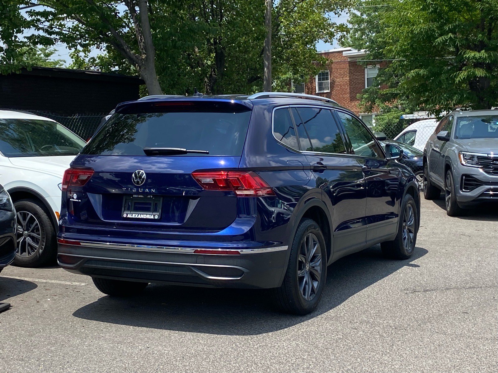 Certified 2023 Volkswagen Tiguan SE FWD image 3