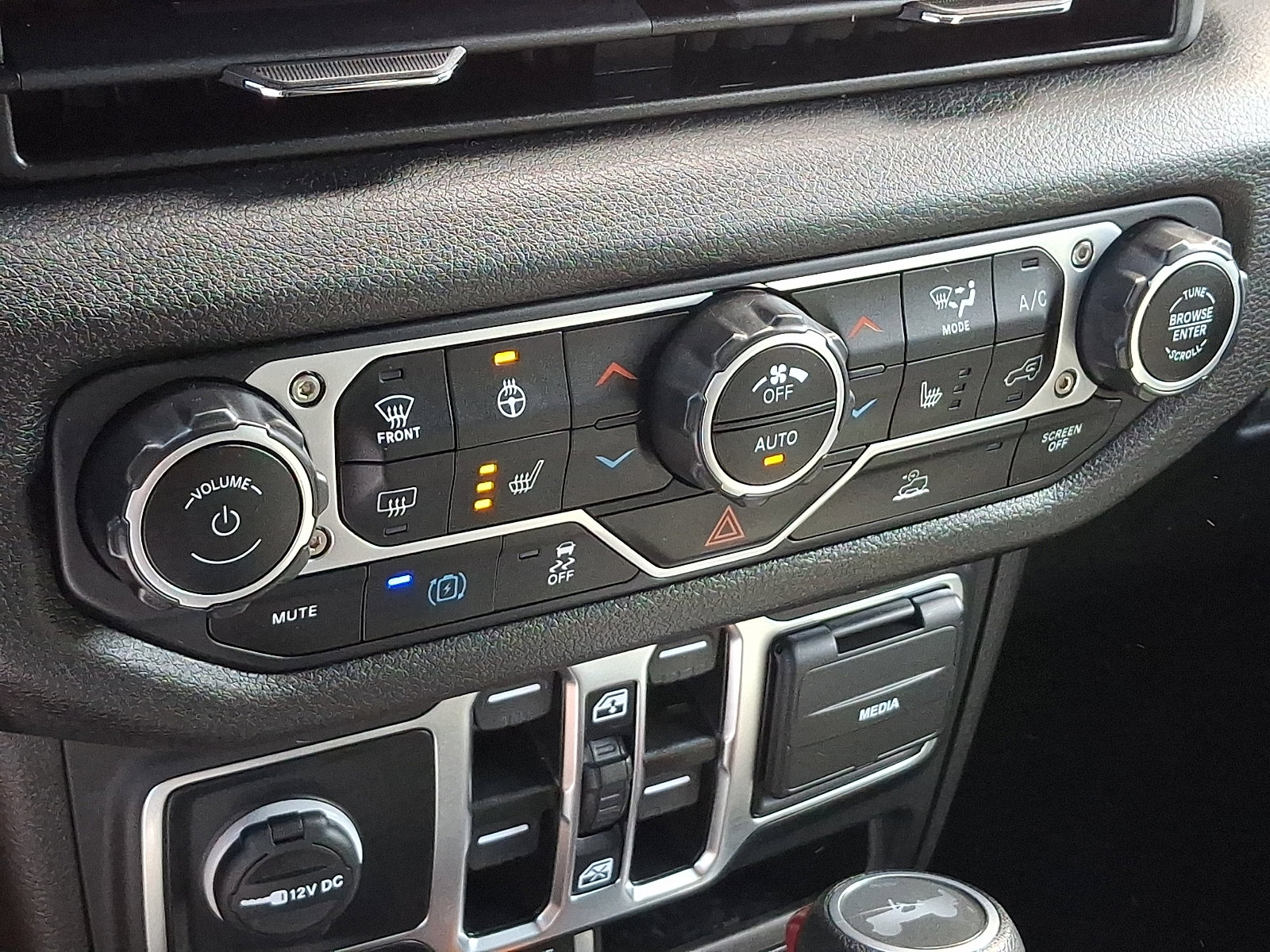 Used 2024 Jeep Wrangler Unlimited AWD/4WD image 15