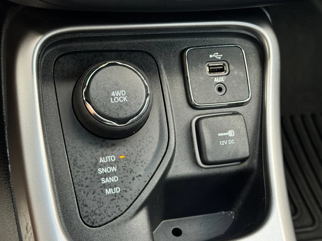 Used 2018 Jeep Compass Latitude w/ Popular Equipment Group AWD/4WD image 26