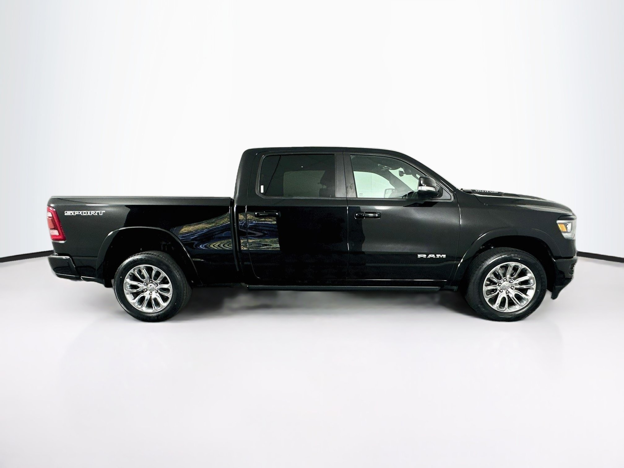 Used 2022 RAM 1500 Laramie AWD/4WD image 10