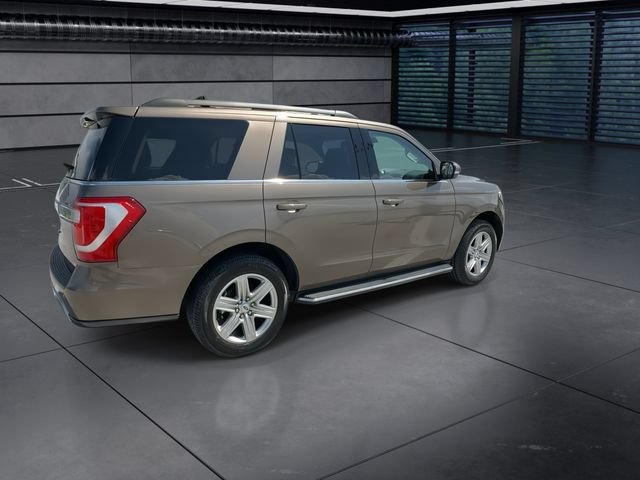 Used 2018 Ford Expedition XLT w/ Equipment Group 202A AWD/4WD image 9