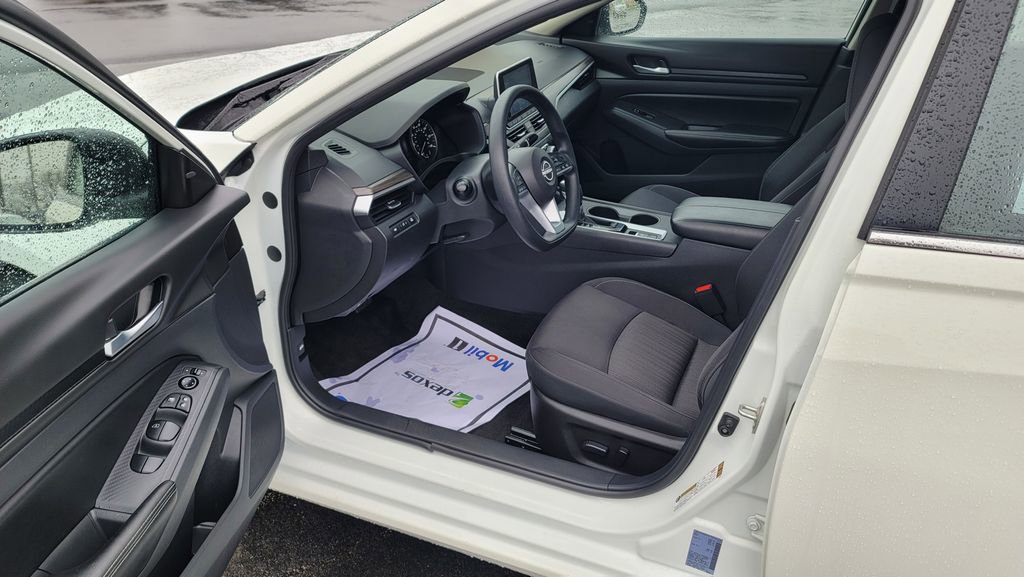 Used 2025 Nissan Altima 2.5 SV image 18