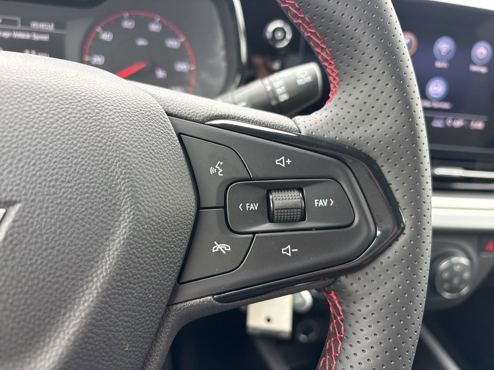 New 2026 Chevrolet Trax RS w/ Sunroof Package image 29