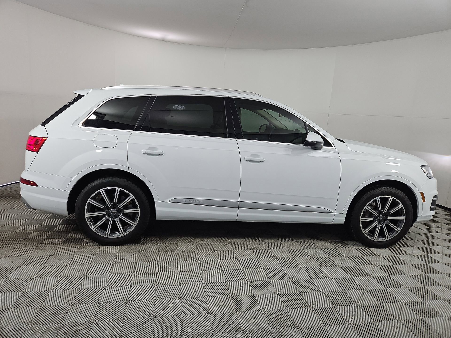 Used 2017 Audi Q7 3.0T Premium Plus w/ Premium Plus Package image 8