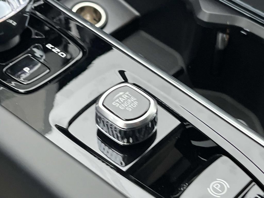 New 2026 Volvo XC60 B5 Plus w/ Protection Package Premier image 32