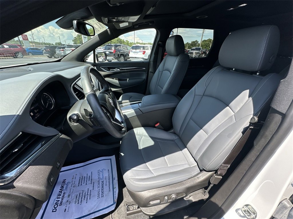 Used 2023 Buick Enclave Essence image 11