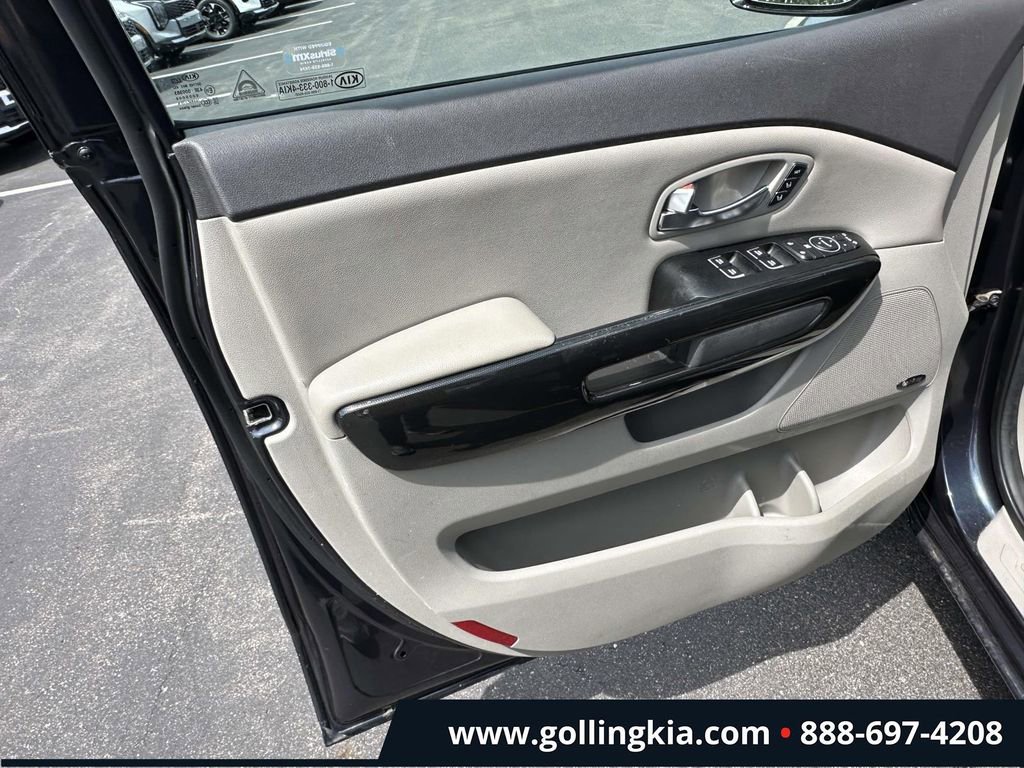 Used 2015 Kia Sedona SX FWD image 15