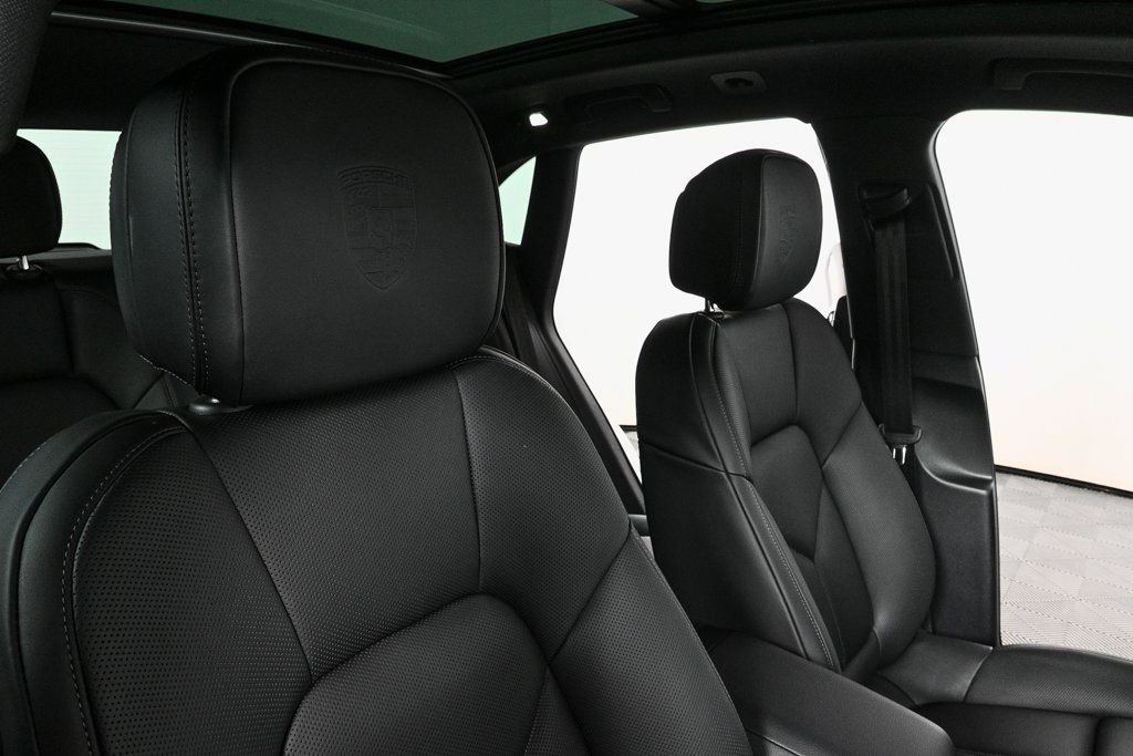 Certified 2026 Porsche Macan AWD/4WD image 24