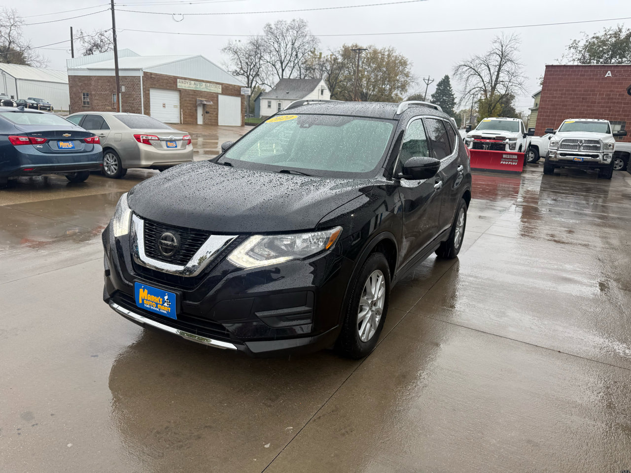 Used 2020 Nissan Rogue SV image 3