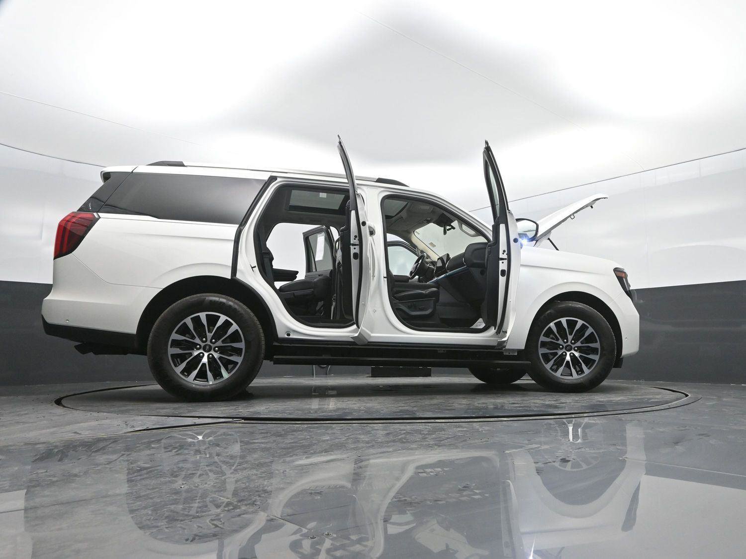 Used 2025 Ford Expedition Platinum image 58