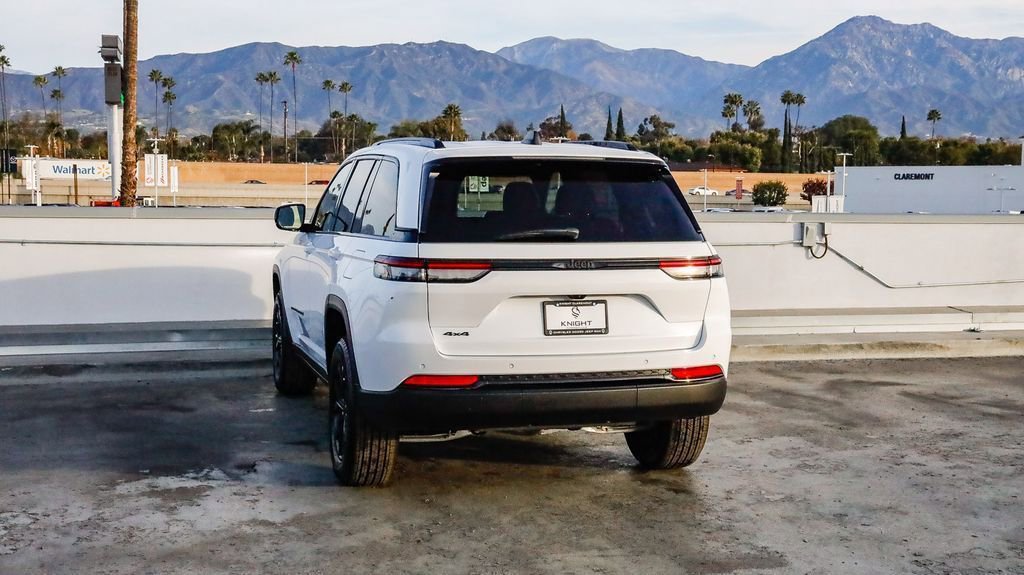 New 2025 Jeep Grand Cherokee Altitude image 7
