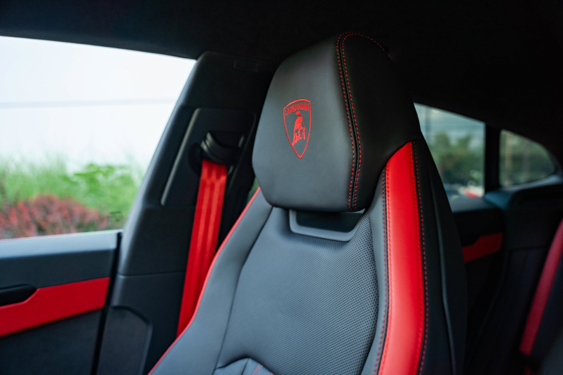 Used 2025 Lamborghini Urus Performante AWD/4WD image 24