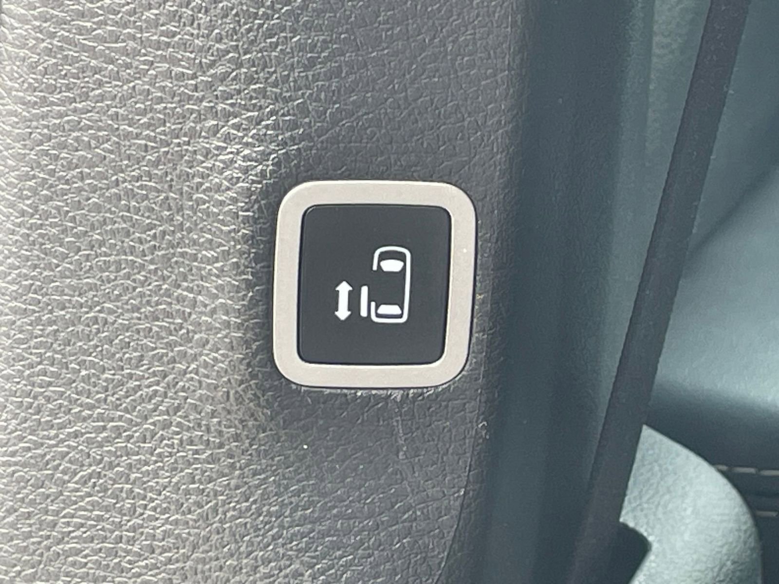 Used 2025 Chrysler Pacifica Select image 31