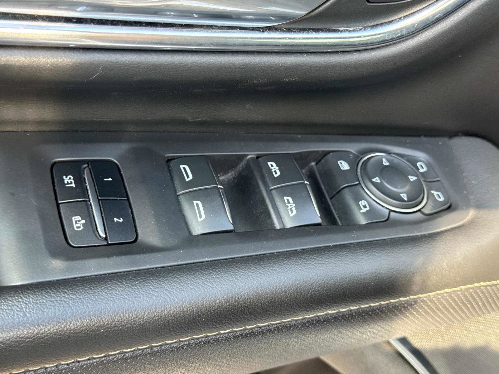 Used 2023 Chevrolet Suburban Premier image 21