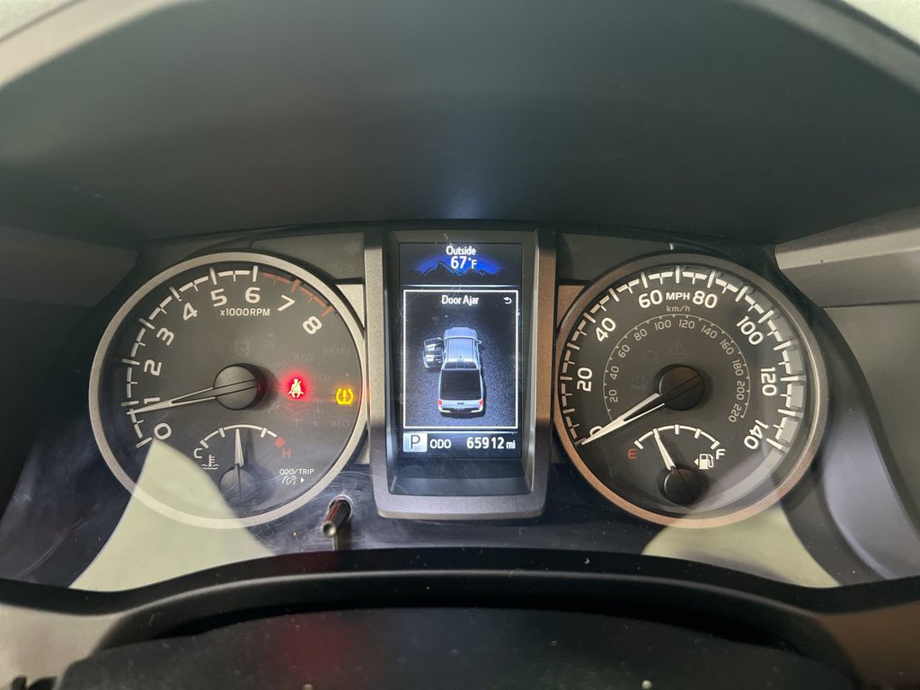 Used 2017 Toyota Tacoma TRD Sport AWD/4WD image 12