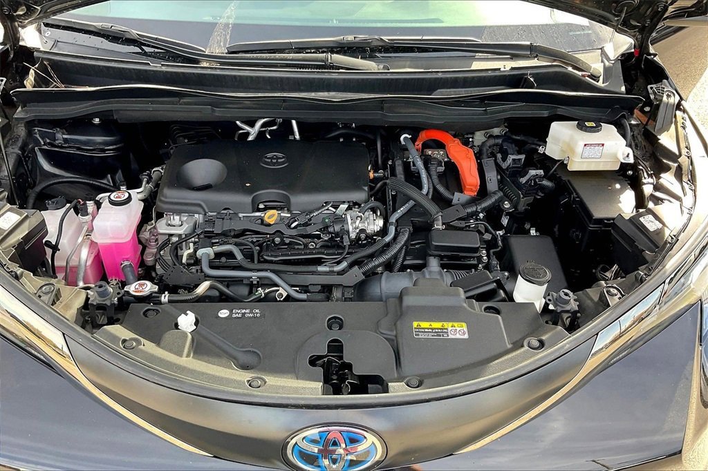 Used 2024 Toyota Sienna XSE image 36