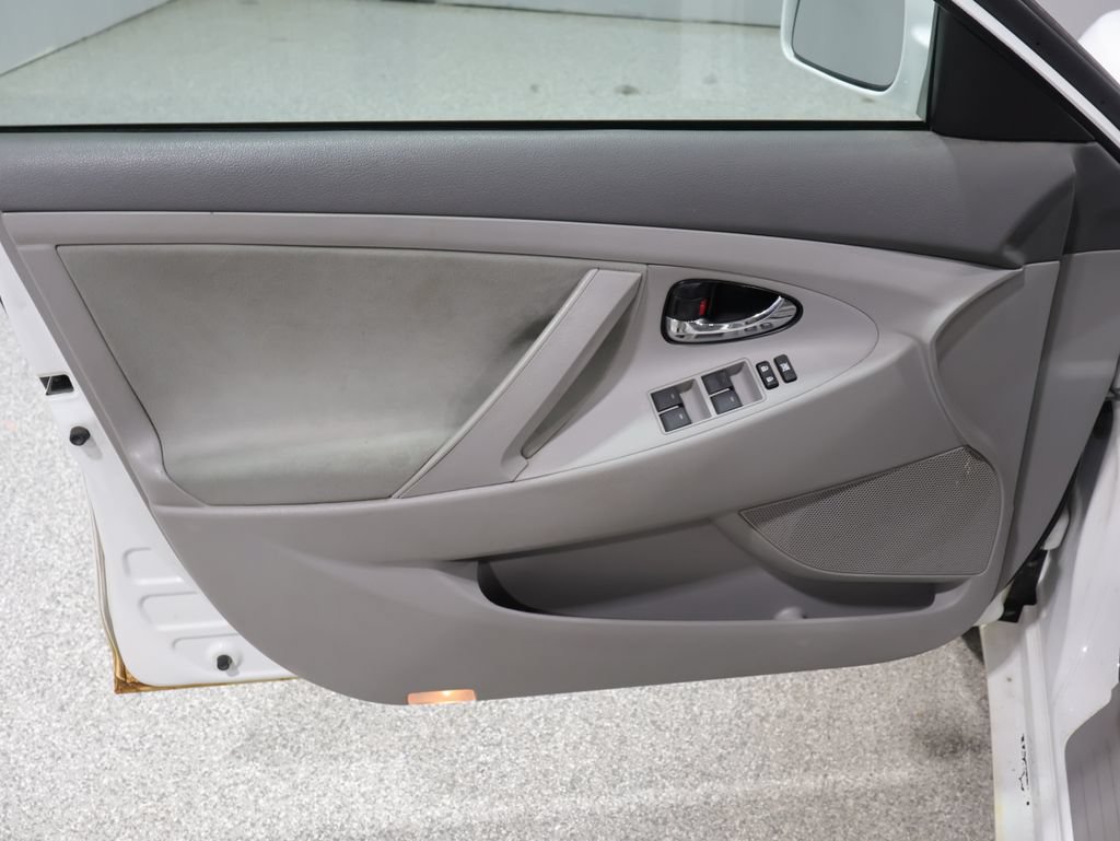 Used 2011 Toyota Camry LE w/ Fleet Convenience Pkg FWD image 12