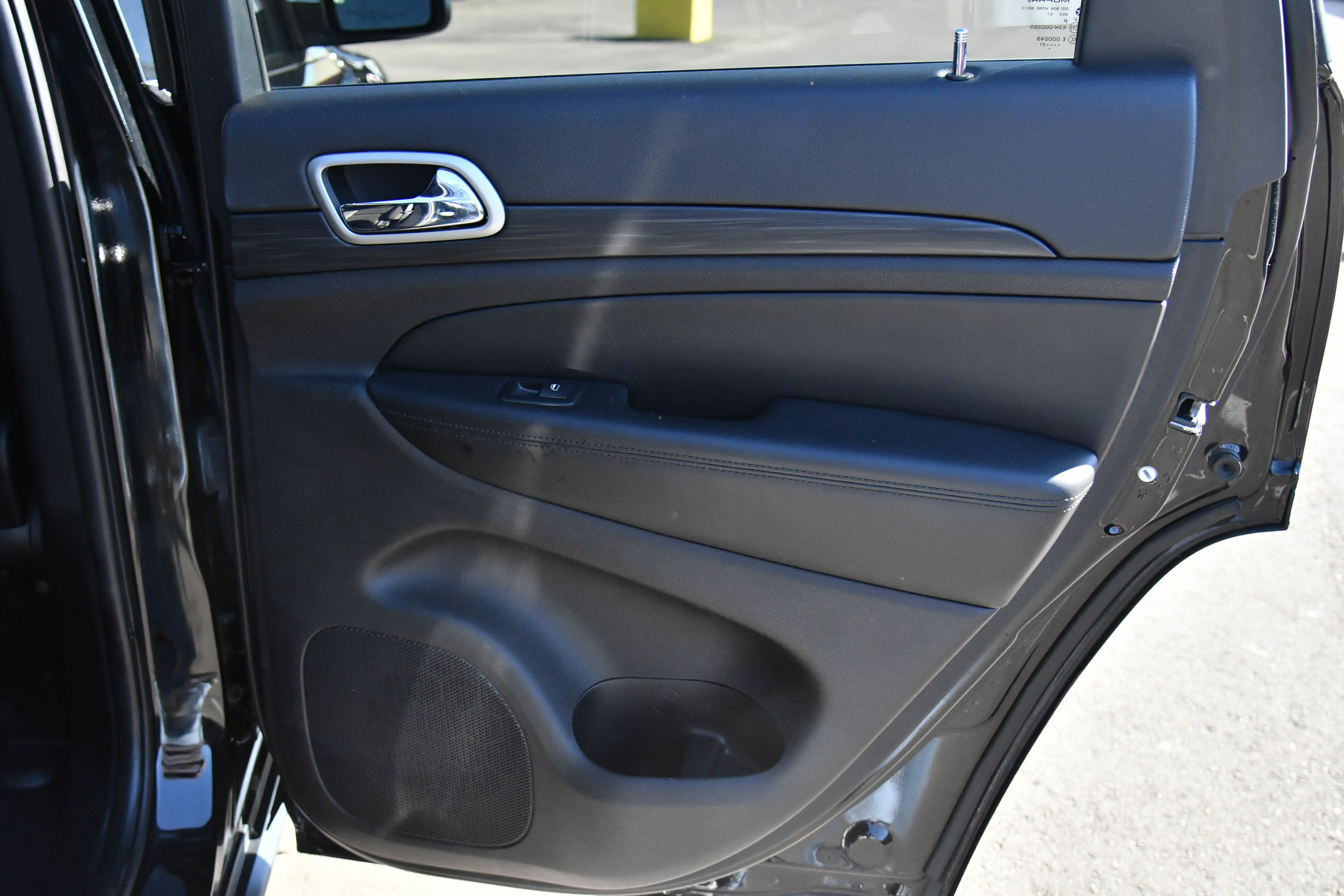 Used 2021 Jeep Grand Cherokee Laredo image 38