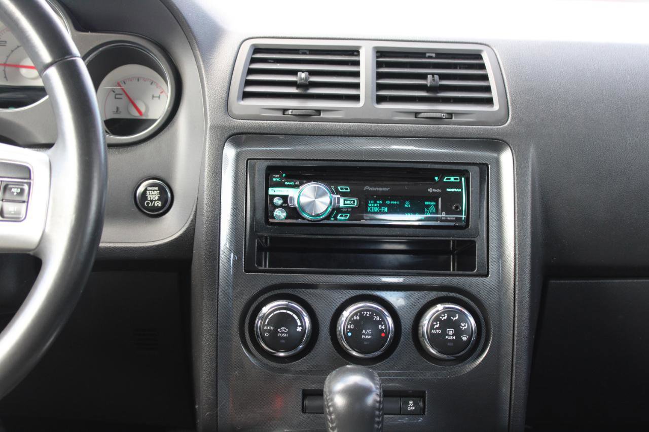 Used 2013 Dodge Challenger SXT image 9