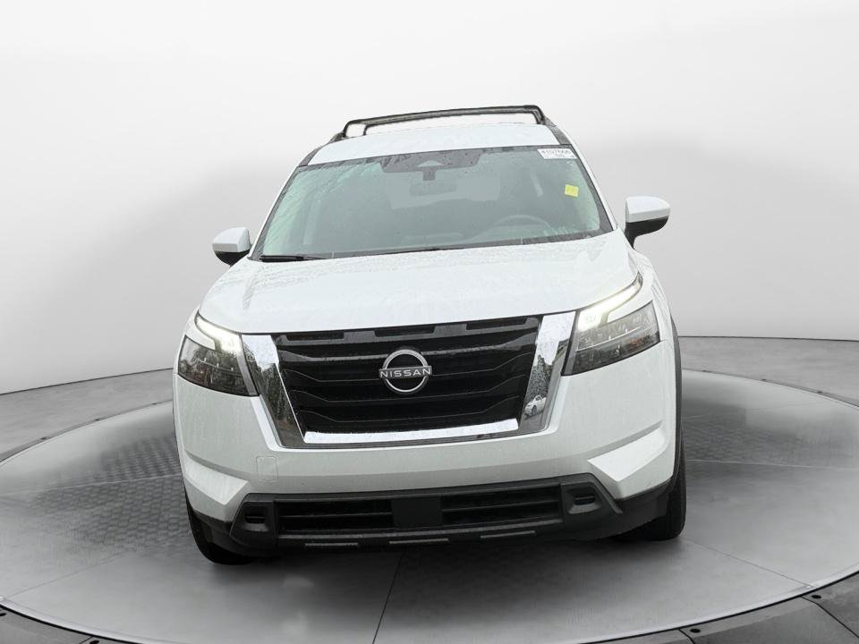 Used 2025 Nissan Pathfinder SV FWD image 2