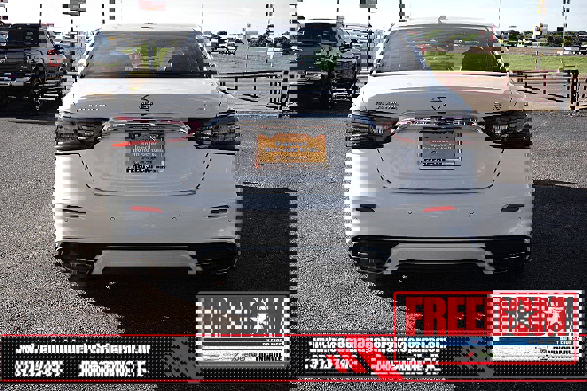 Used 2023 Nissan Maxima SV w/ Floor Mat Group image 4