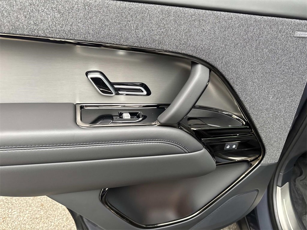 Used 2025 Land Rover Range Rover Sport Dynamic SE image 12