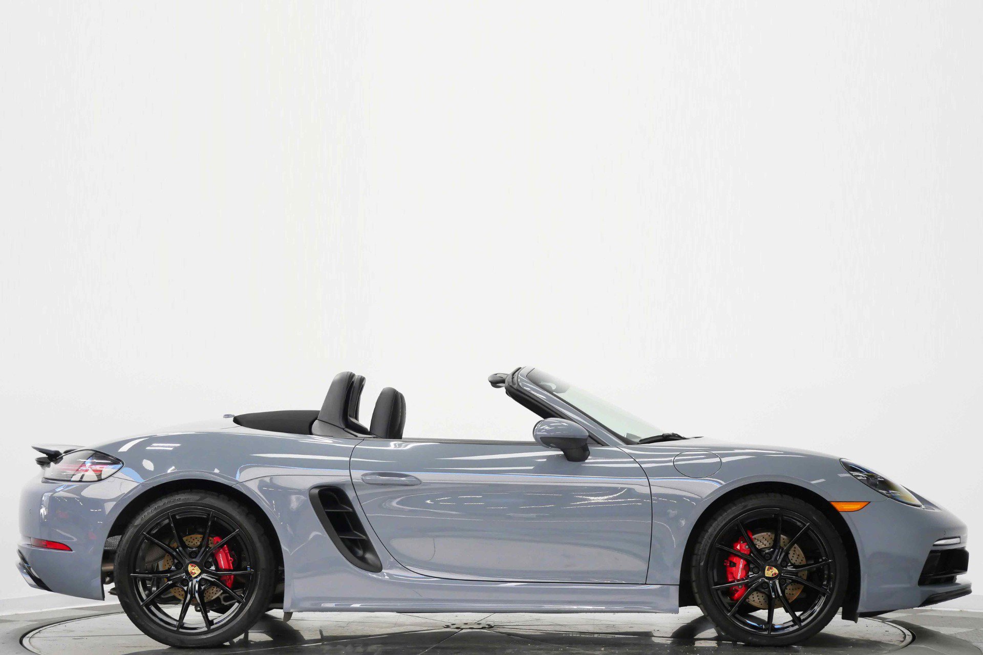Used 2024 Porsche 718 Boxster S RWD image 2