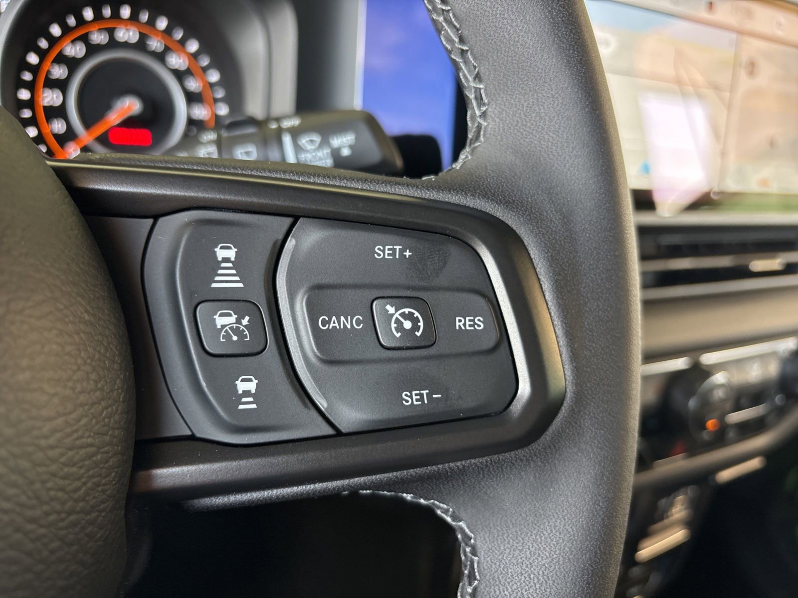Used 2025 Jeep Wrangler Rubicon AWD/4WD image 31