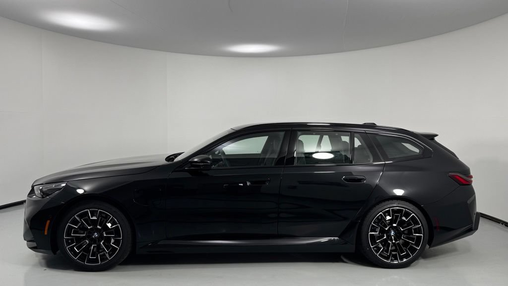 New 2027 BMW M5 Touring AWD/4WD image 4