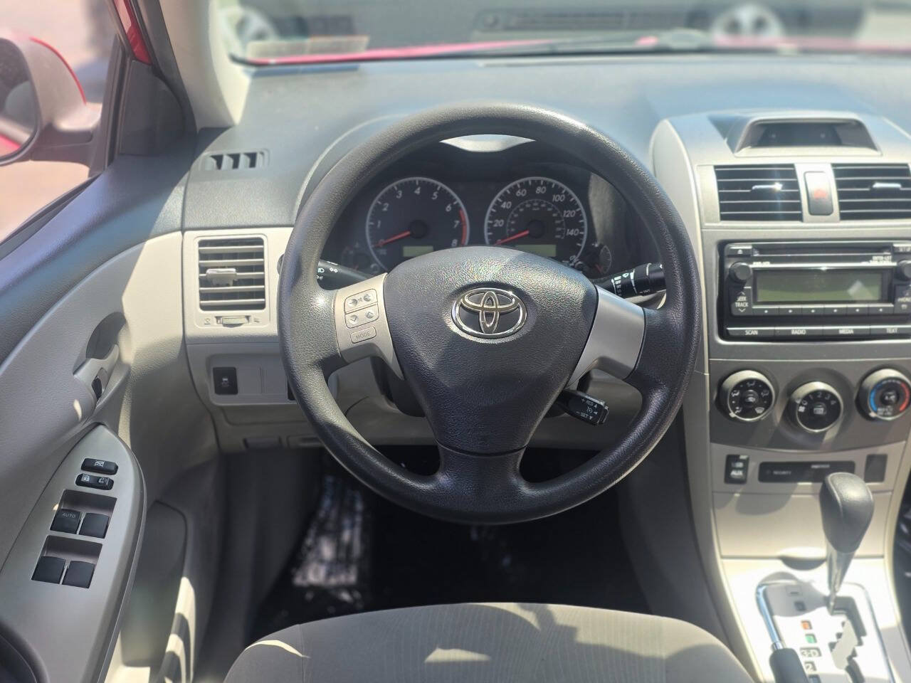 Used 2012 Toyota Corolla LE FWD image 17
