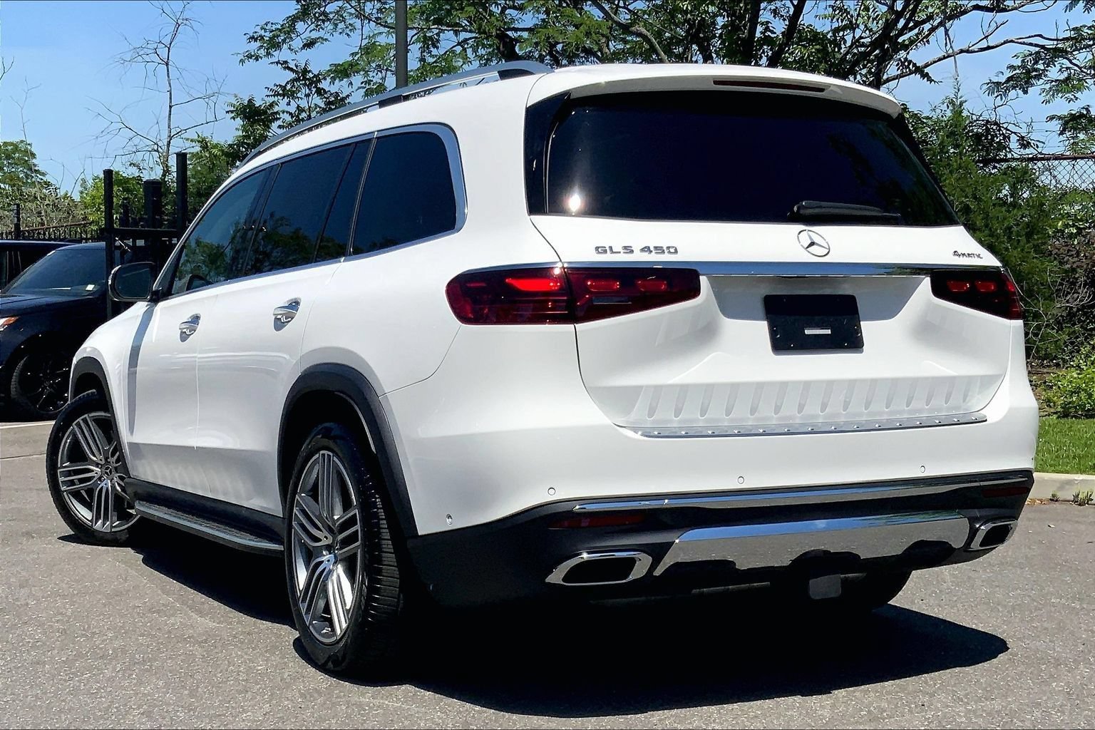 Used 2025 Mercedes-Benz GLS 450 4MATIC image 11