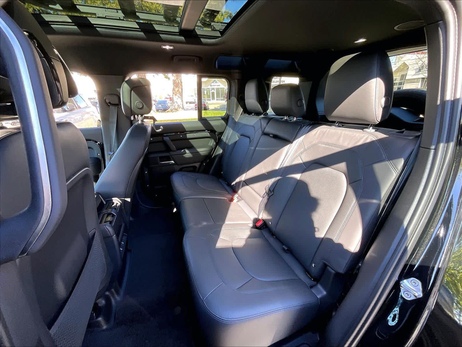 New 2026 Land Rover Defender 110 X-Dynamic SE AWD/4WD image 12