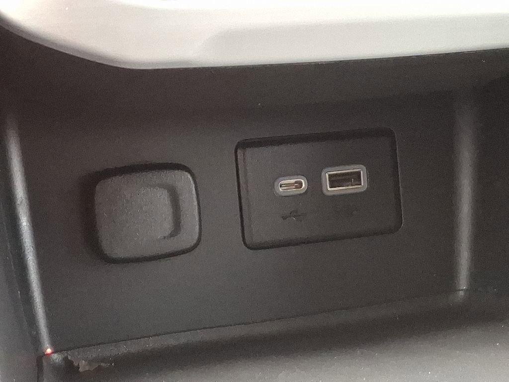 Used 2023 GMC Acadia SLE w/ Driver Convenience Package image 25