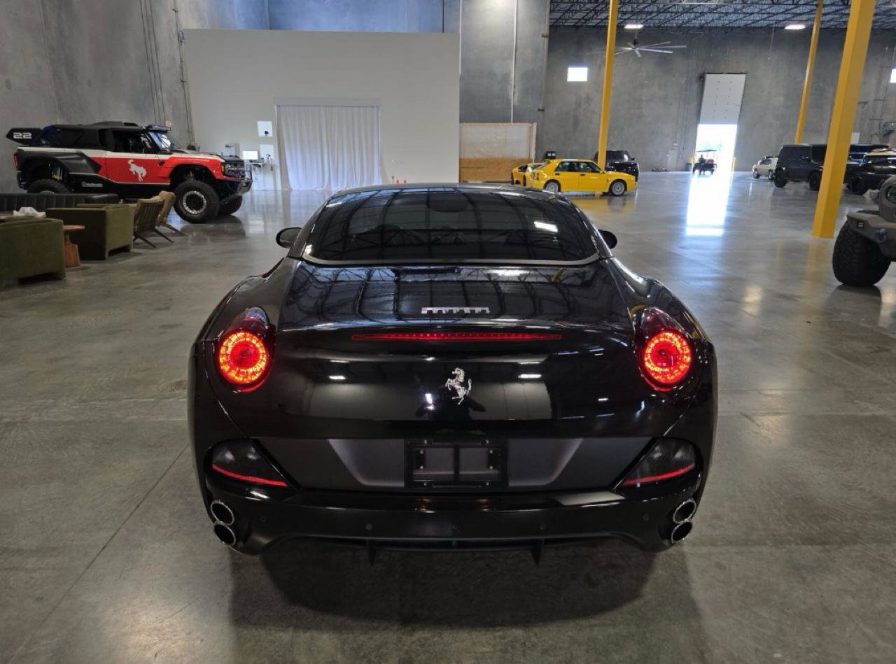 Used 2012 Ferrari California RWD image 6